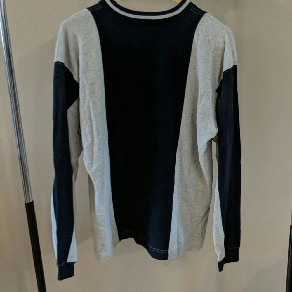 Banana Republic v-neck sweatshirt size medium